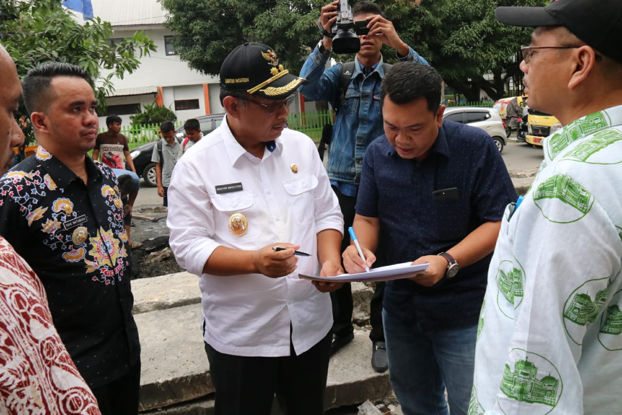 Atasi Banjir, Pemko Medan Benahi Dreanase di Kawasan HM  Yamin dan Sutomo
